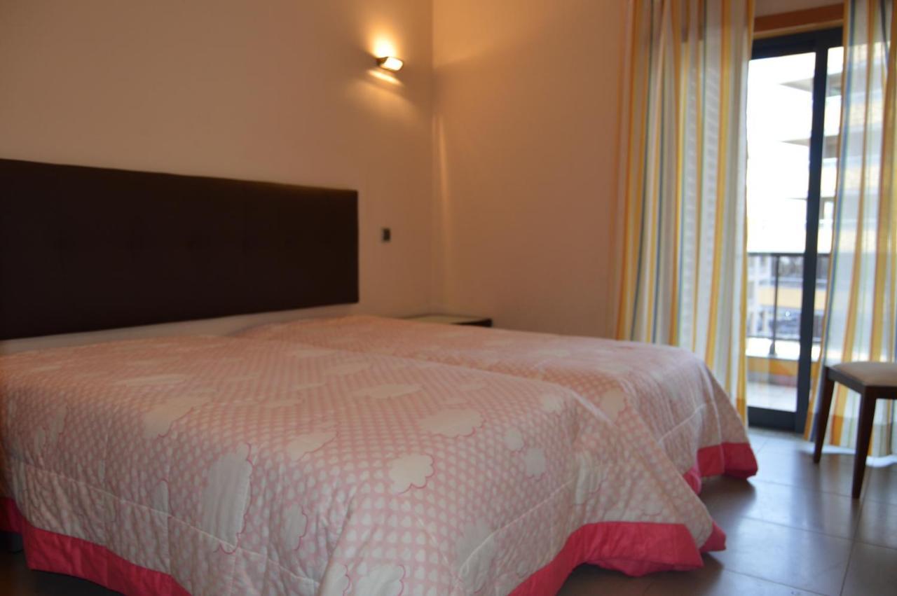 Apartamento Frente Ao Mar Com Piscina De Agua Salgada クアルテイラ エクステリア 写真