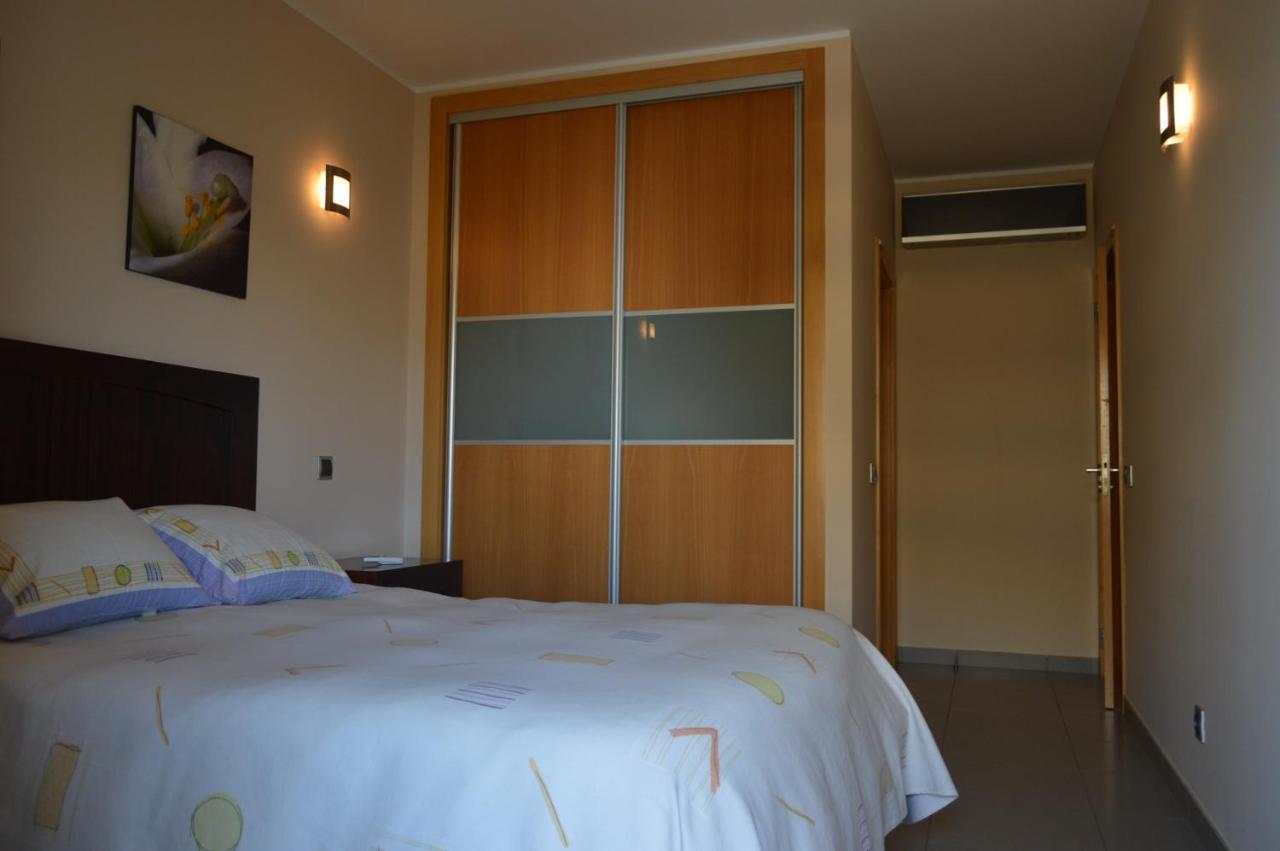Apartamento Frente Ao Mar Com Piscina De Agua Salgada クアルテイラ エクステリア 写真
